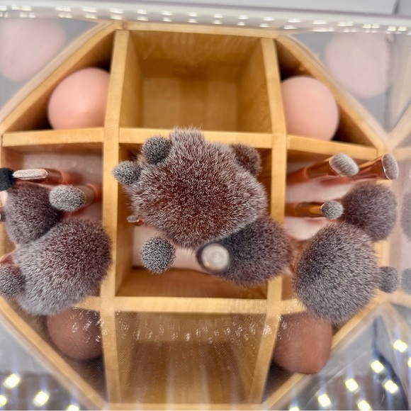 Olivia Layne Bamboo Cosmetic Carousel – 27-Piece Makeup Brush Set - Picture 2 of 3